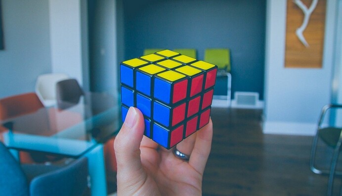 Канадська компанія купує права на Кубик Рубіка - через 46 років їх оцінили в мільйони доларів