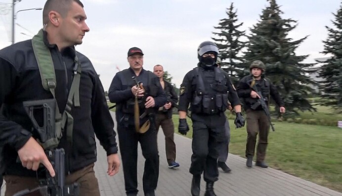 Лукашенко веде діалог кийками, гранатами і арештами, у нього є тільки один вихід - білоруський журналіст