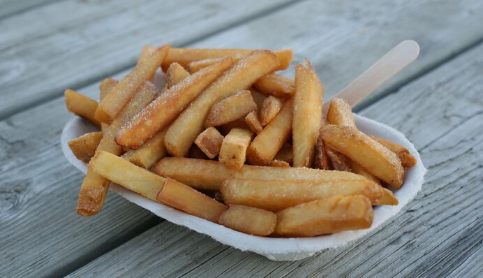 Хлопець знайшов на горищі картоплю фрі часів Другої світової війни - тепер він знає минуле на смак