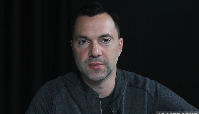 Россияне по-хамски ведут себя в Минске, они откровенно грубят - Алексей Арестович