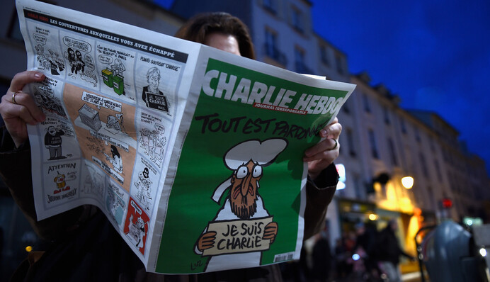 Журнал Charlie Hebdo пережив теракт, але як і раніше малює провокаційні карикатури: ми згадали 10 його обкладинок