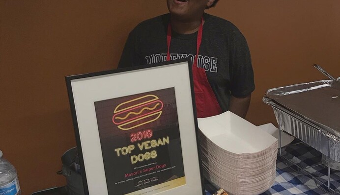 Подростка не брали на работу из-за возраста, но он не сдался - теперь восьмиклассник и сам босс