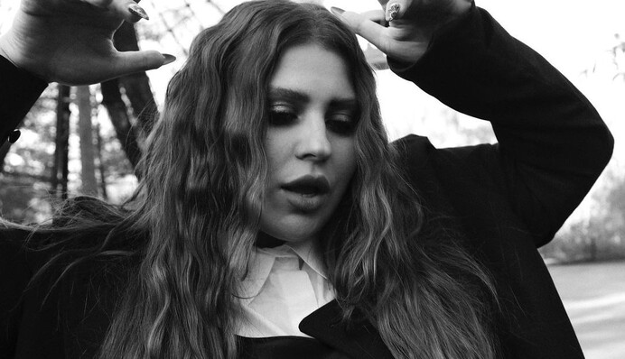 Гурт KAZKA присвятив нову пісню Прип'яті та зняа кліп в місті-примарі: відео