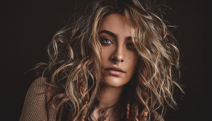 Дочь Майкла Джексона выпустила клип к своей первой песне - говорят, гордости отца не было бы предела