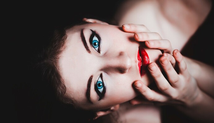 Как улучшить контур лица без салонов красоты: два простых упражнения