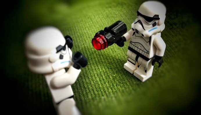 Подружжя перебирали в гаражі мотлох й знайшли старі іграшки з 