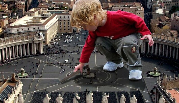 Майстри Фотошопу вставляють гігантів в міста нормального розміру - ось 10 цікавих фото з конкурсу