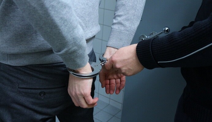 Горе-преступник похитил ребенка и потребовал выкуп, но план провалился - полиция нашла его по ошибкам в СМС