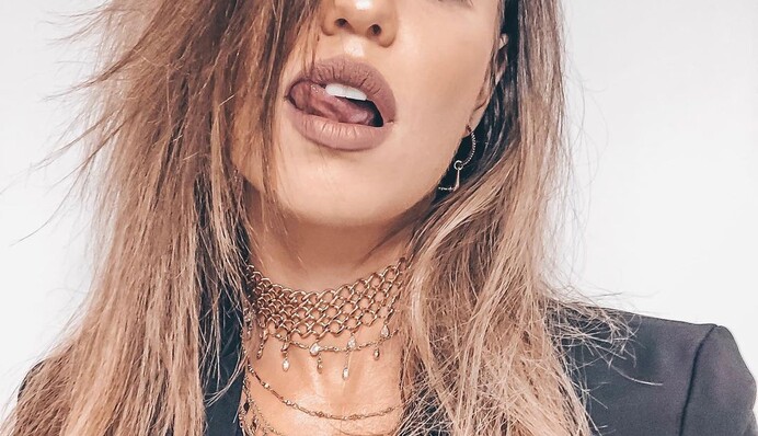 Надя Дорофеева заинтриговала тизером новой песни - говорят, это может быть первый трек ее сольной карьеры