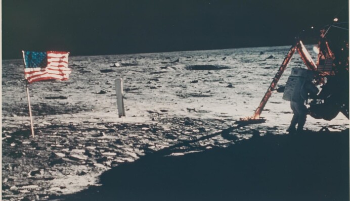 Рідкісні фото NASA виставили на аукціоні: ось, як виглядав золотий вік освоєння космосу