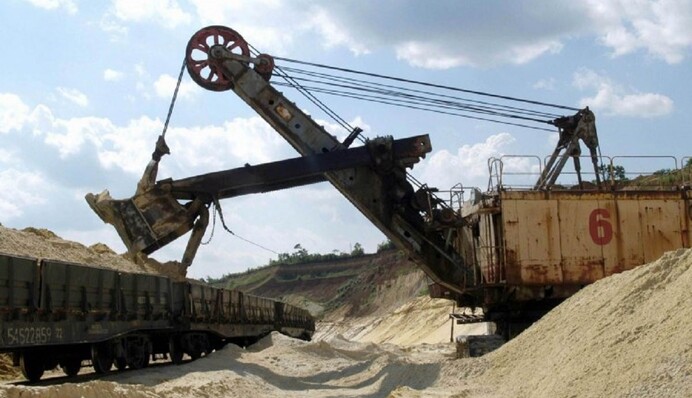 Пісок, земля і 