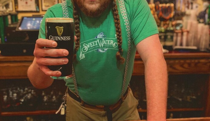 Это шизоидный вирус: бармен подхватил Covid-19 и показал, как это - напрочь потерять вкус