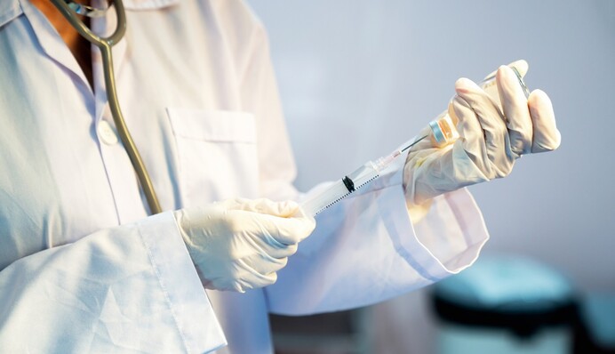 Українці кинулися вакцинуватися від грипу і цьому є одна причина - заслужений лікар України