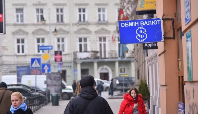 Чи буде долар по 30: чого чекати від гривні до Нового року