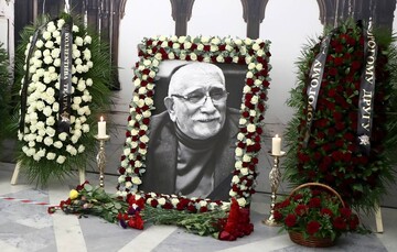 Армена Джигарханяна провели в останню путь оплесками: відео