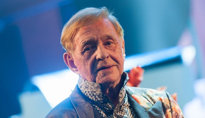 Все деньги тратил на пиджаки, это была его страсть - первая любовь Романа Виктюка об ушедшем режиссере