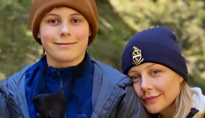 Тина Кароль трогательно поздравила сына с днем рождения и показала, каким уже стал 12-летний Вениамин