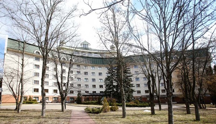 Сотни миллионов на одну больницу: сколько украинцам еще платить за рай для 