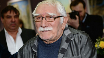 Син Армена Джигарханяна показав останні домашні фото батька