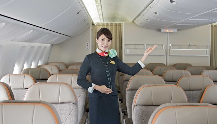 Авіакомпанія влаштовує рейси в нікуди для самотніх сердець: літак став місцем для побачень