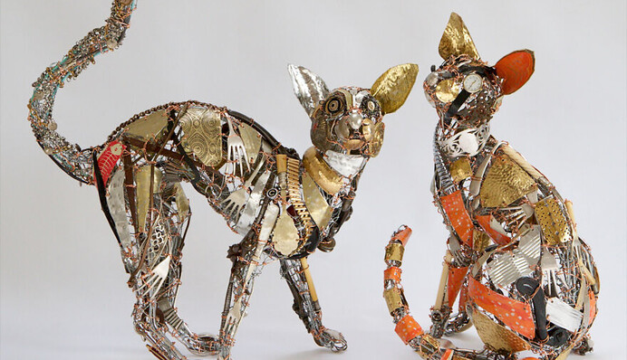 Художниця з викинутих предметів створює симпатичні скульптури тварин - ось найкращі її роботи