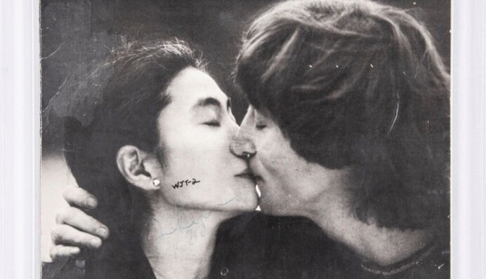 Музыкальный альбом, который Джон Леннон подписал своему убийце, выставили на продажу