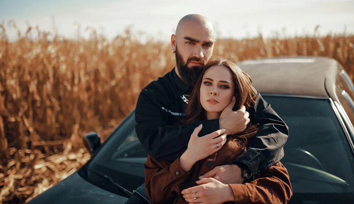 Юлія Саніна та Вал Бебко екранізували історію свого кохання в новому кліпі The Hardkiss: відео