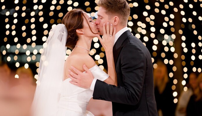 Може, досить? Дружина Володимира Остапчука записала емоційне відео для його колишньої