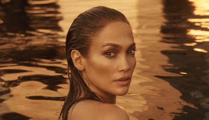 51-летняя Дженнифер Лопес обнажилась для обложки нового сингла, и ее фигура вызвала фурор