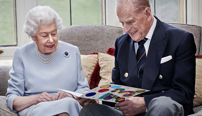 Вперше з 1949 року Єлизавета II та принц Філіпп порушать сімейну традицію Різдва - привіт ковіду