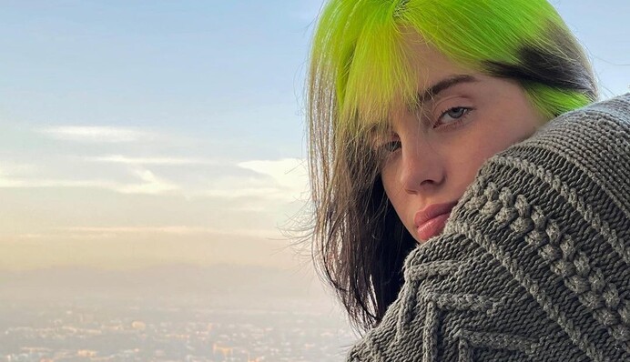 Я не располнела, просто я так выгляжу: Билли Айлиш ответила критикам своих знаменитых фото в майке