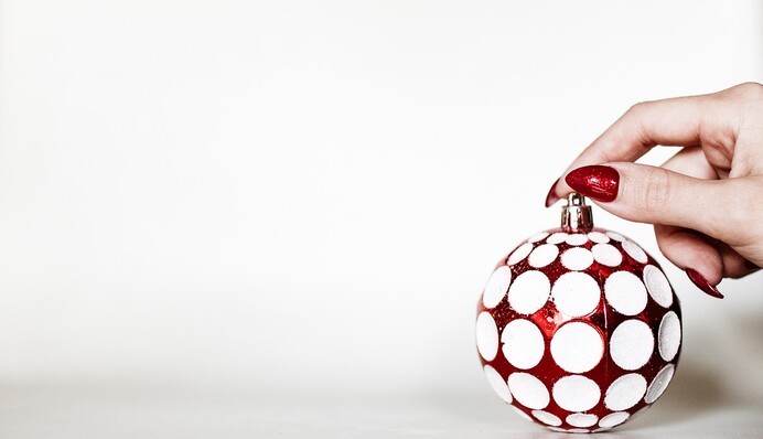 10 ідей новорічного манікюру для коротких нігтів: час обирати святковий дизайн