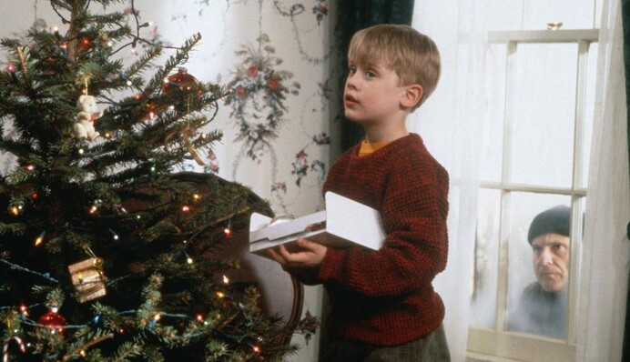 Сайт предложил щедрую награду за просмотр рождественских фильмов, и этот список пригодится всем нам