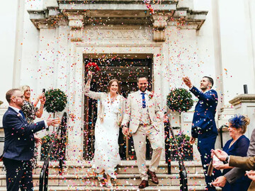 10 свадебных фото периода пандемии, которые делают мрачный 2020-й чуточку светлее