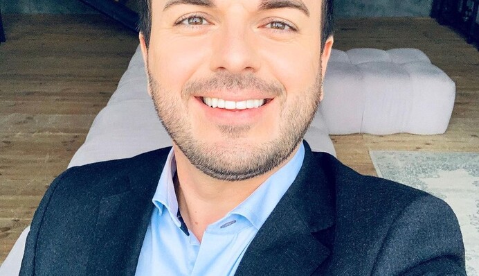 Перша зустріч братів: Григорій Решетник показав домашній знімок з новонародженим сином