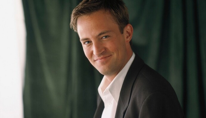 Меттью Перрі випустить одяг з танцюючим Чендлером - гроші підуть на боротьбу з коронавірусов