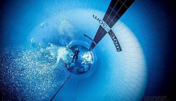 У Польщі відкрився найглибший басейн у світі - без акваланга туди краще не пірнати