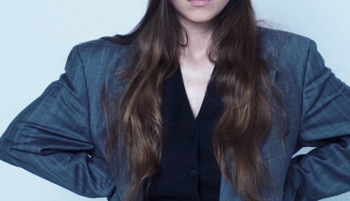 Душил меня, называя плаксой: сестра рэпера Сереги рассказала об издевательствах звездного брата