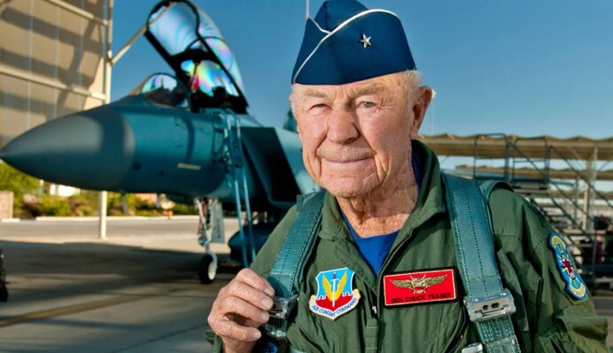 Помер льотчик Чак Йегер - перша людина в історії, яка перевищила швидкість звуку