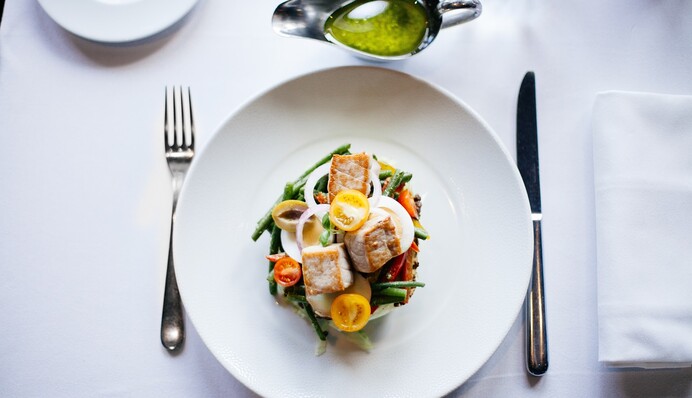 Что приготовить на Новый год: 3 простых и оригинальных салата без майонеза