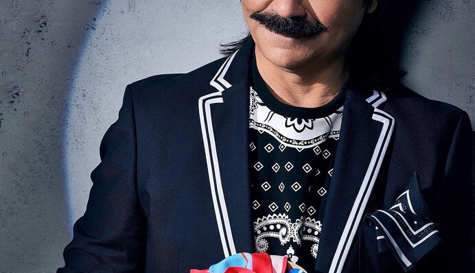 Когда ж ты подросла: Павел Зибров похвалился взрослой дочерью на семейном фото