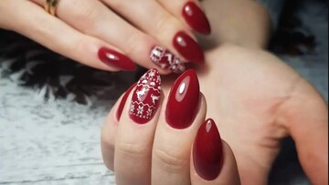 10 идей новогоднего маникюра на заметку: снеговики, снежинки и Санта