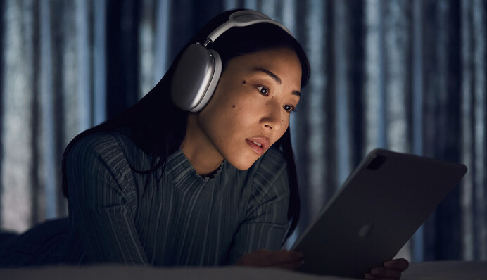 Люди побачили ціну нових AirPods Max, і меми вже не зупинити: ось кращі реакції на 