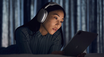 Люди побачили ціну нових AirPods Max, і меми вже не зупинити: ось кращі реакції на 