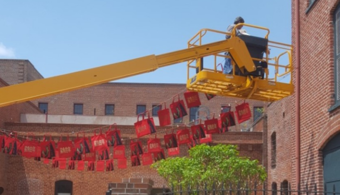 Художник подал в суд на музей, который выбросил его произведения - их приняли за мусор