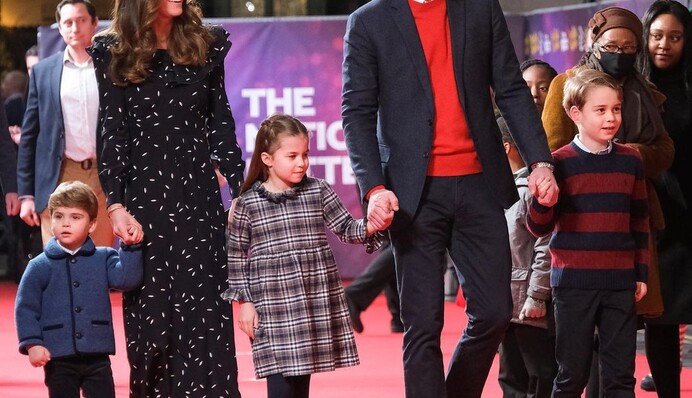 Сімейний вихід: Кейт Міддлтон та принц Вільям зводили дітей на шоу пантоміми в Лондоні