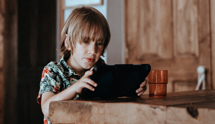 Мама дала 6-річному сину планшет і гірко пошкодувала - тепер їй доведеться виплатити 16 тисяч доларів