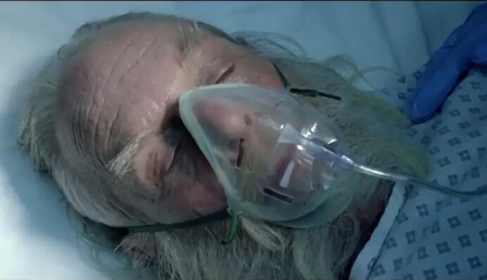 Власти Британии сняли видео о Санта Клаусе в реанимации, но психика людей не железна - ролик пришлось удалить