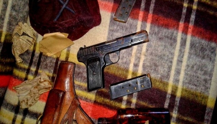 Пенсионерка затеяла уборку, и нашла необычный тайник родителей - полиция в недоумении, ведь это уже второй случай