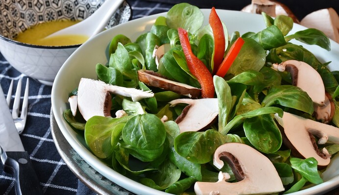 3 простых и вкусных блюда с грибами на Новый год: чем разнообразить стол на праздник